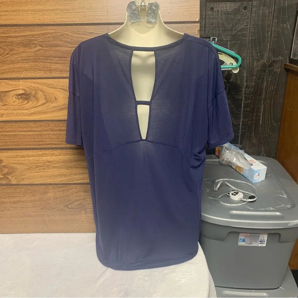 Under Armour dark blue heatgear loose shirt size Large boxy fit - Picture 5 of 10